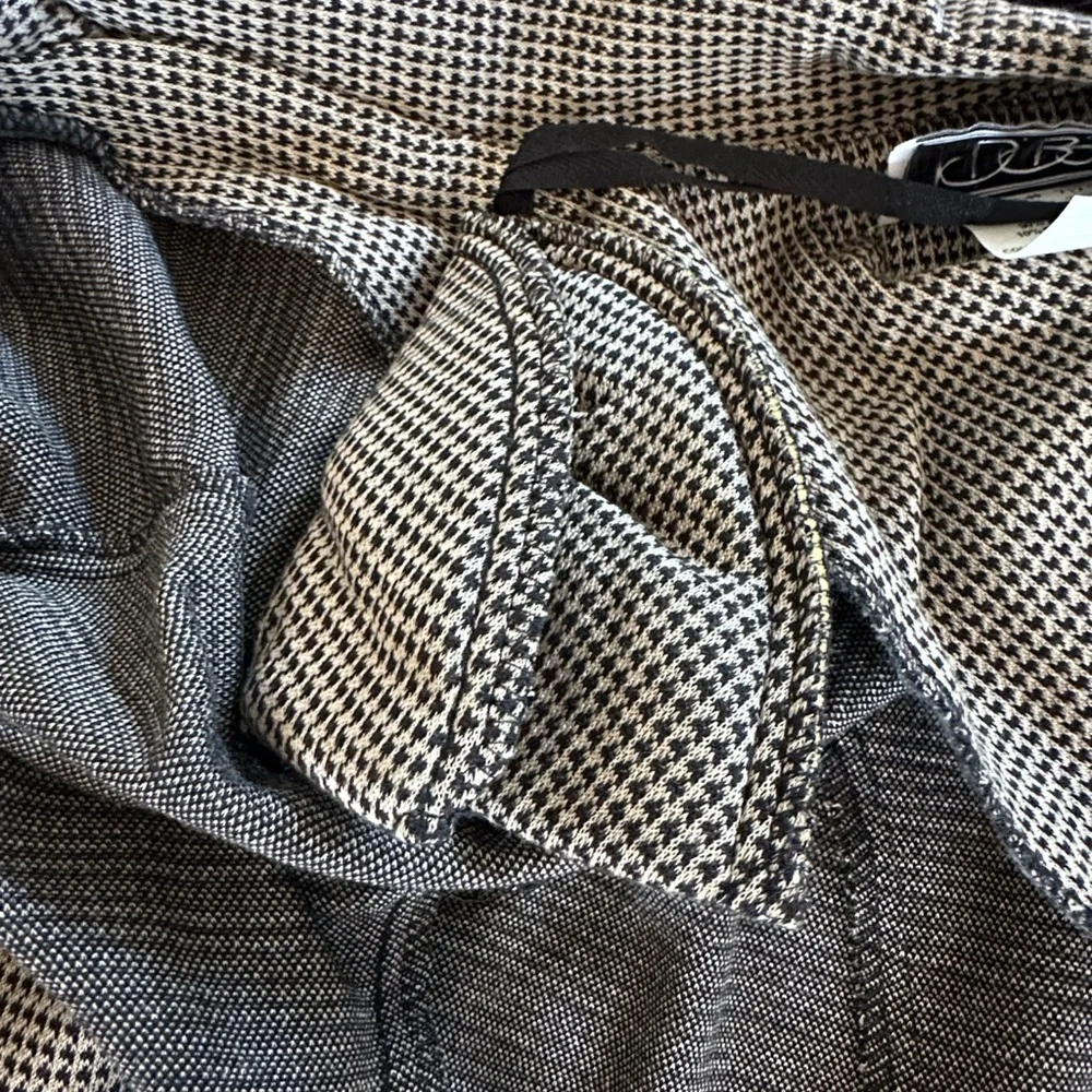 DBJ Houndstooth Blazer with Black Velvet Collar and Cuffs - Picture 10 of 10